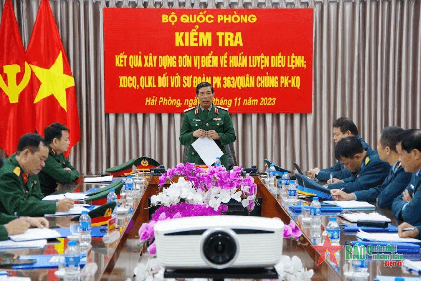 Triển khai đồng bộ các giải pháp xây dựng đơn vị điểm về huấn luyện, xây dựng chính quy, quản lý kỷ luật