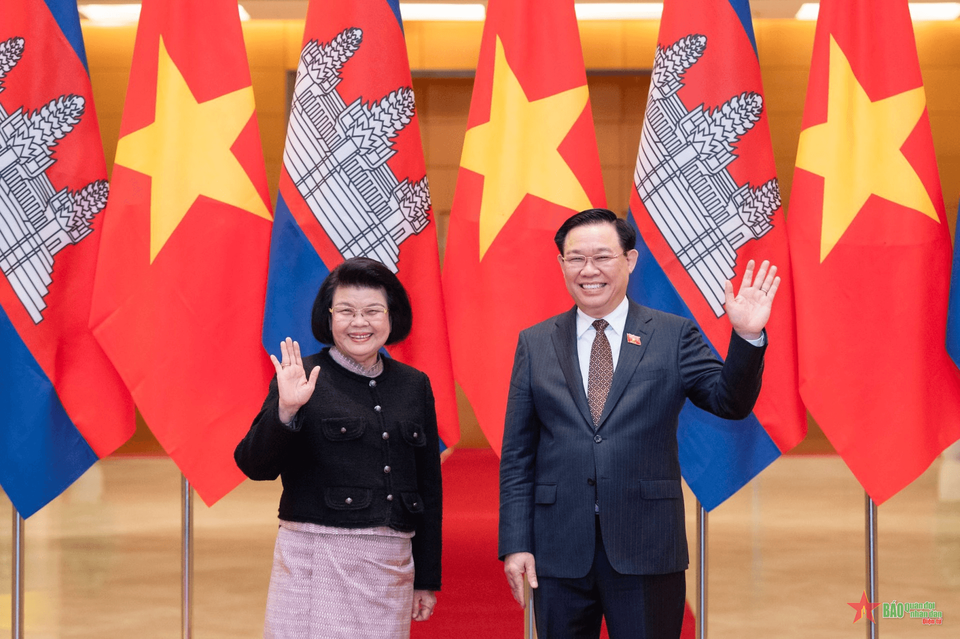 Chủ tịch Quốc hội Vương Đình Huệ hội đàm với Chủ tịch Quốc hội Campuchia Samdech Khuon Sudary