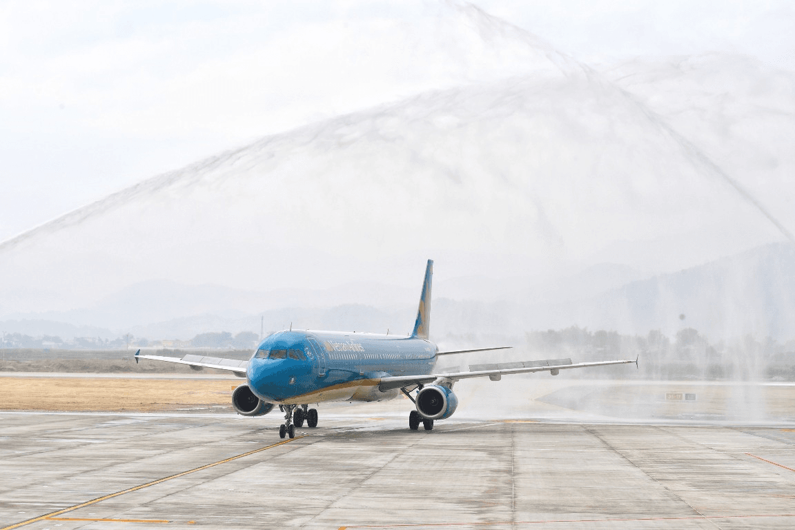 Sân bay Điện Biên đón máy bay phản lực Airbus A321 của Vietnam Airlines
