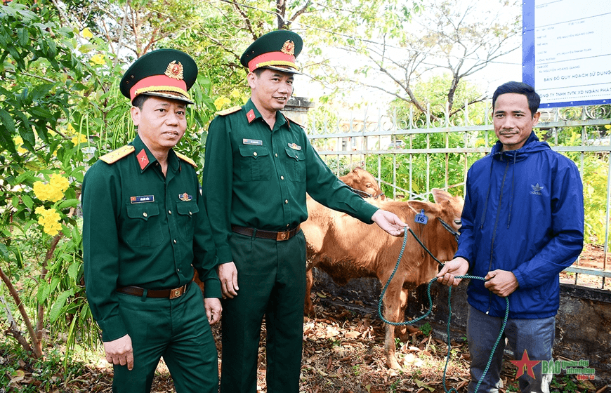 Công ty 72, Binh đoàn 15 giúp đồng bào dân tộc vùng biên “an cư, lạc nghiệp”