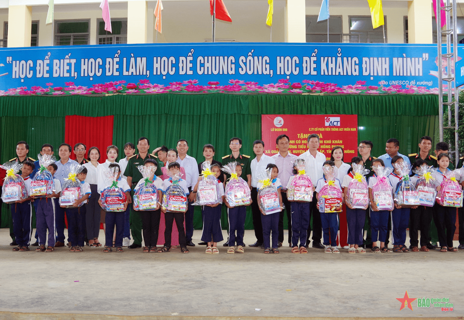 “Dân vận khéo” nơi địa bàn đóng quân