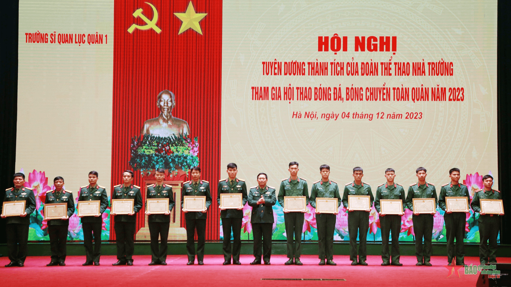 Tuyên dương thành tích của đoàn thể thao tham gia Hội thao bóng đá, bóng chuyền toàn quân năm 2023
