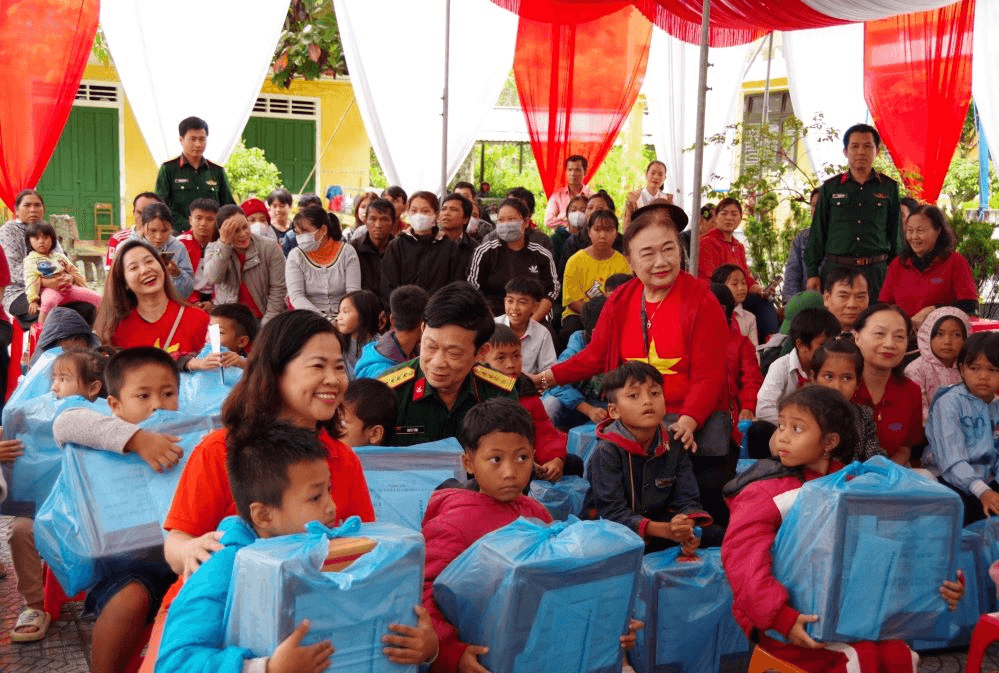 Ấm tình nơi biên cương xứ Huế