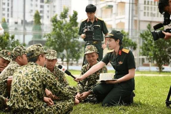 Quân phục Sĩ quan, Quân nhân chuyên nghiệp được sử dụng như thế nào?