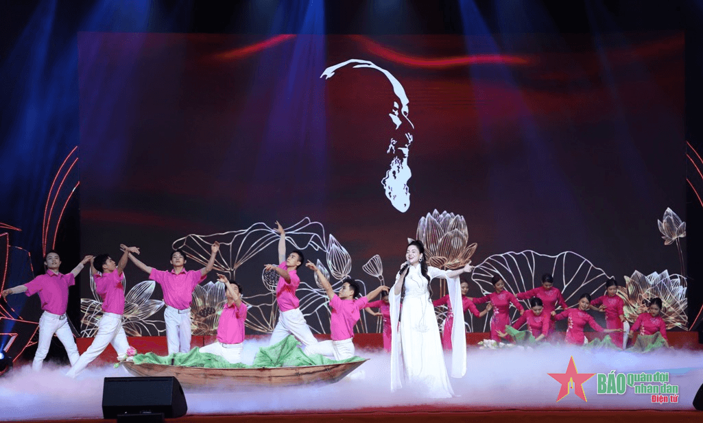 Liên đoàn Lao động Thành phố Hà Nội mít tinh chào mừng thành công Đại hội XIII Công đoàn Việt Nam