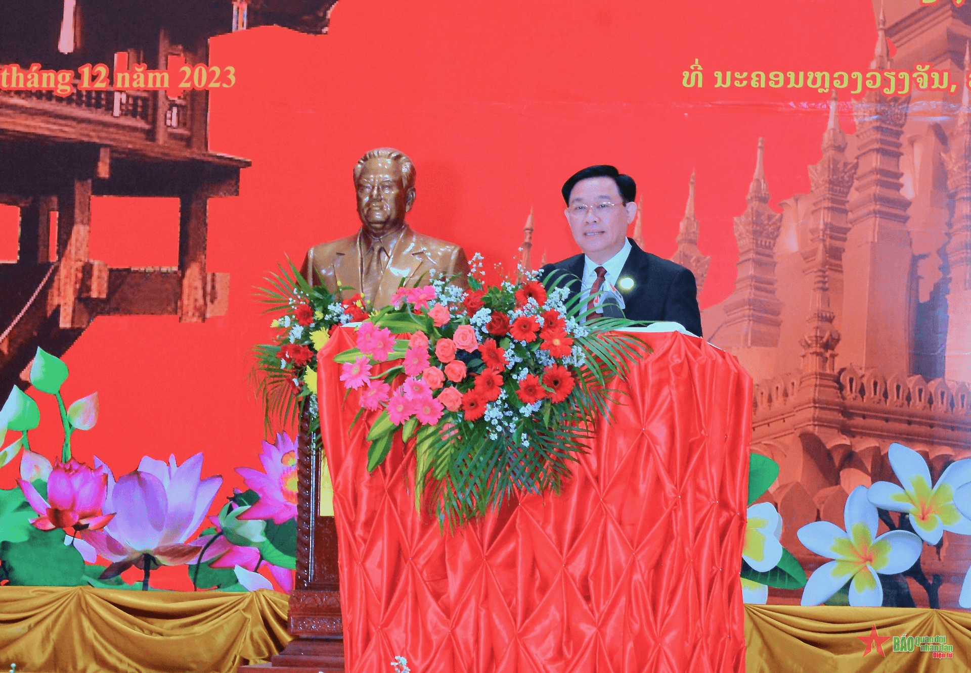 Chủ tịch Quốc hội Vương Đình Huệ thăm Học viện Chính trị Công an Lào