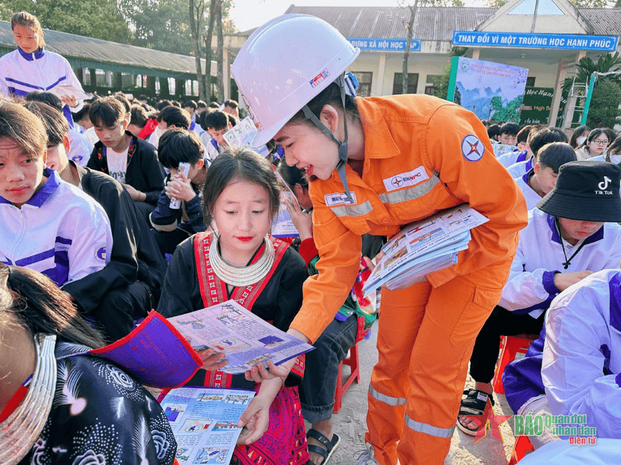 Công ty Điện lực Điện Biên: Nâng cao kỹ năng an toàn trong sử dụng điện cho người dân