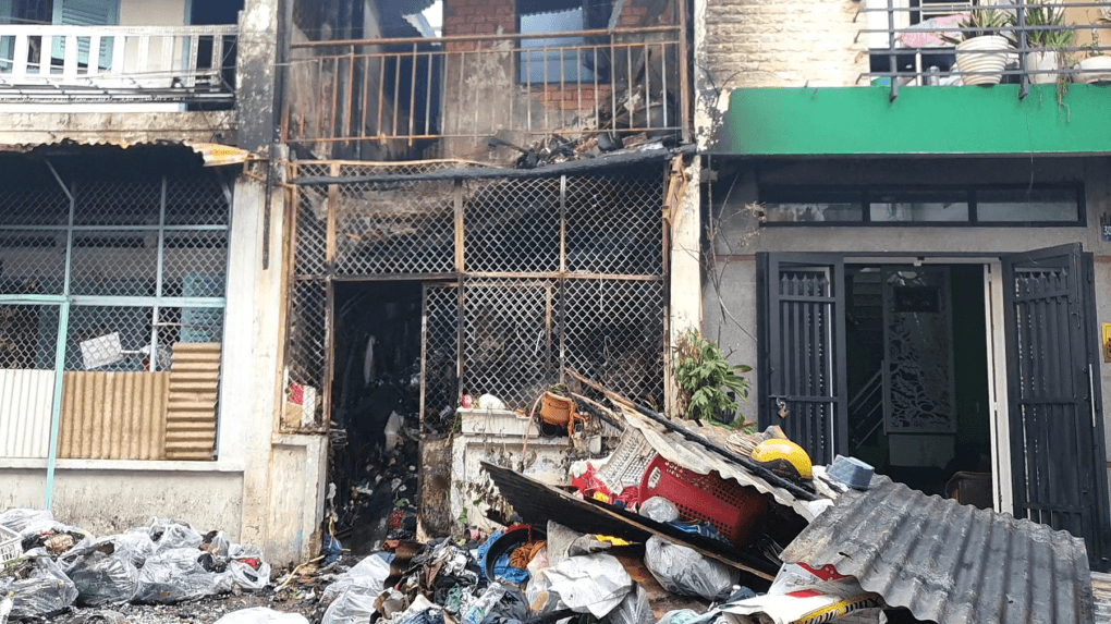 Cháy nhà ở Thành phố Hồ Chí Minh, hai người tử vong