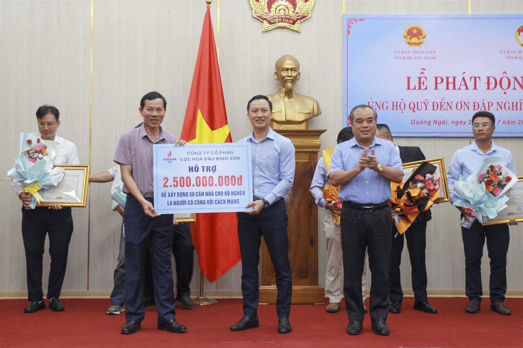 BSR tổ chức dâng hương tri ân các Anh hùng Liệt sĩ và tổ chức các chương trình tặng quà, tri ân