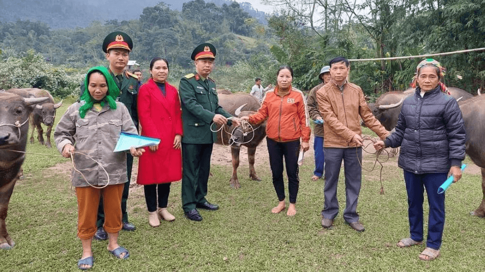 Đồng hành với người dân biên giới