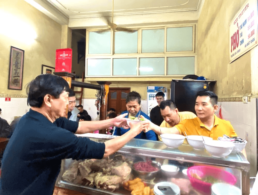 Ăn phở Hà Nội cuối tuần