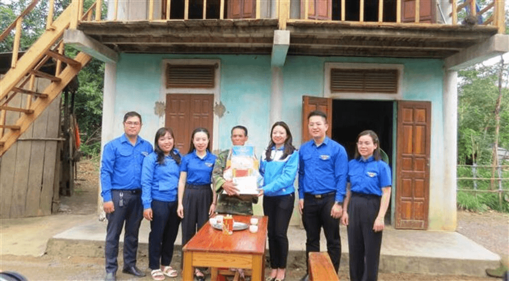 Tổ chức Đoàn chung tay chăm lo, hỗ trợ thanh thiếu nhi khó khăn dịp Tết Nguyên đán 2024