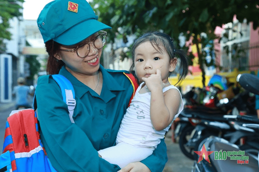 “Sao vuông” cùng em vui bước đến trường