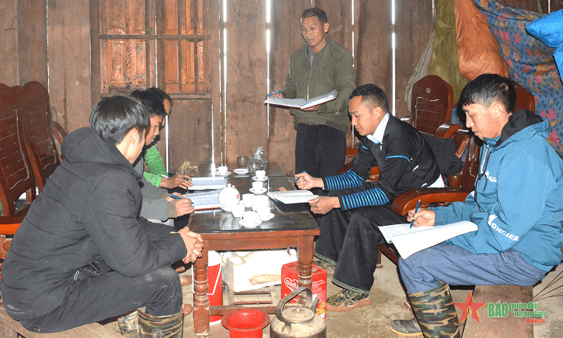 Xây dựng chi bộ trong sạch vững mạnh vùng dân tộc thiểu số huyện Văn Chấn (Yên Bái) - Mệnh lệnh từ quyết tâm vượt khó: Bài 1: Bên bếp lửa hồng ra nghị quyết lãnh đạo