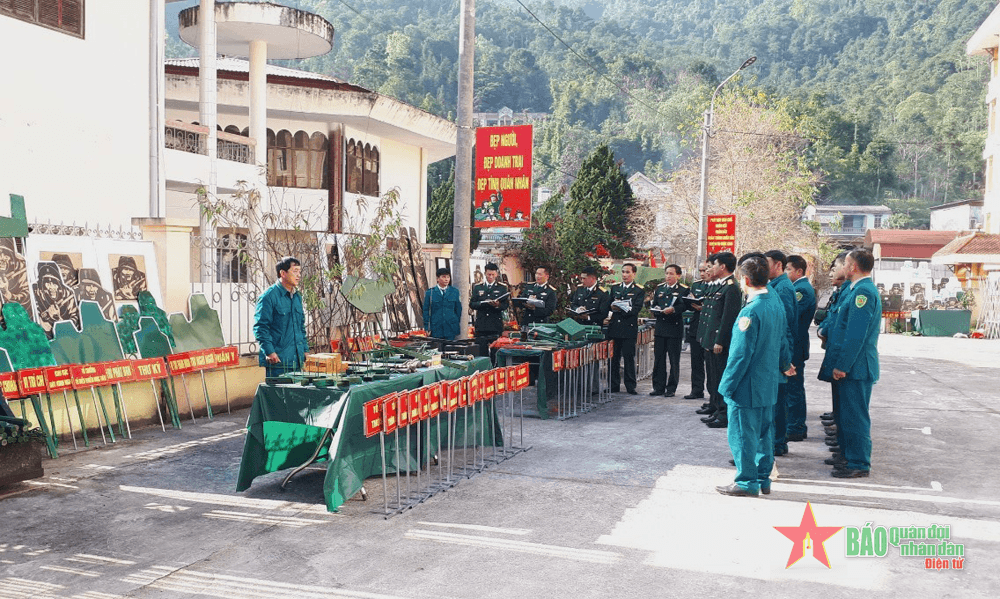 Ban CHQS huyện Quản Bạ (Hà Giang) thi mô hình học cụ chuẩn bị huấn luyện năm 2024