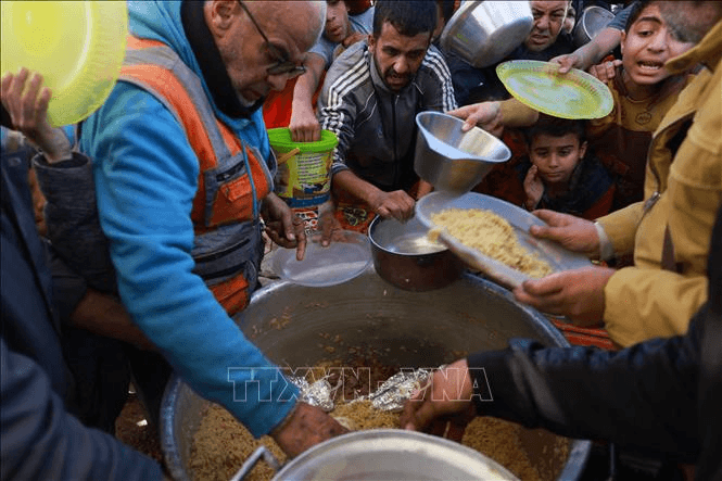 Tranh cãi việc chuyển tiền vào Gaza