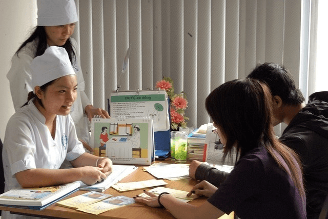 Hỏi-đáp pháp luật: Hỗ trợ cung cấp dịch vụ tư vấn, khám sức khỏe trước khi kết hôn