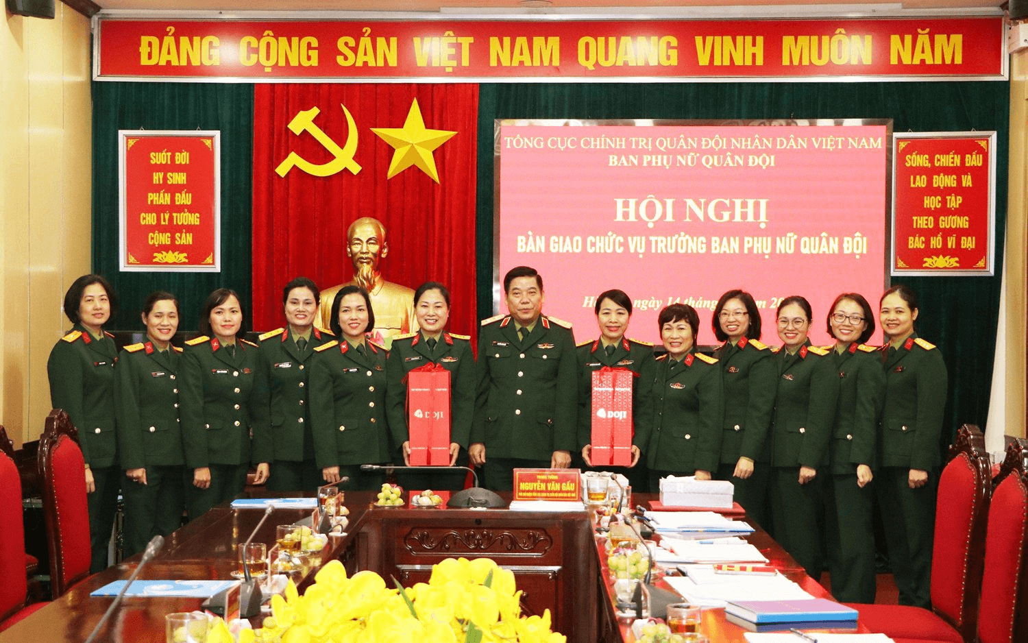 Hội nghị Bàn giao chức vụ Trưởng ban Phụ nữ Quân đội