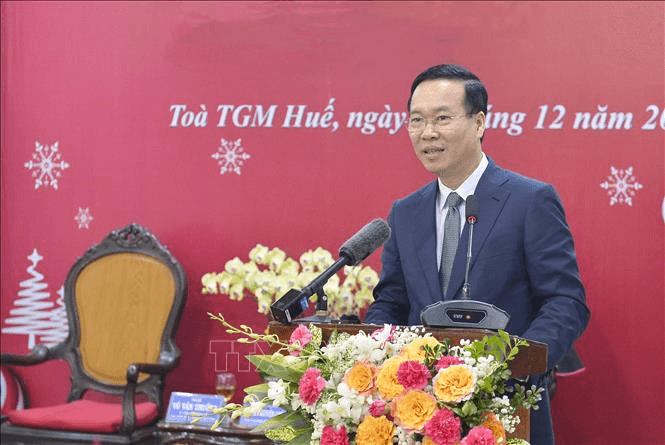 Chủ tịch nước Võ Văn Thưởng chúc mừng Giáng sinh Tổng Giáo phận Huế