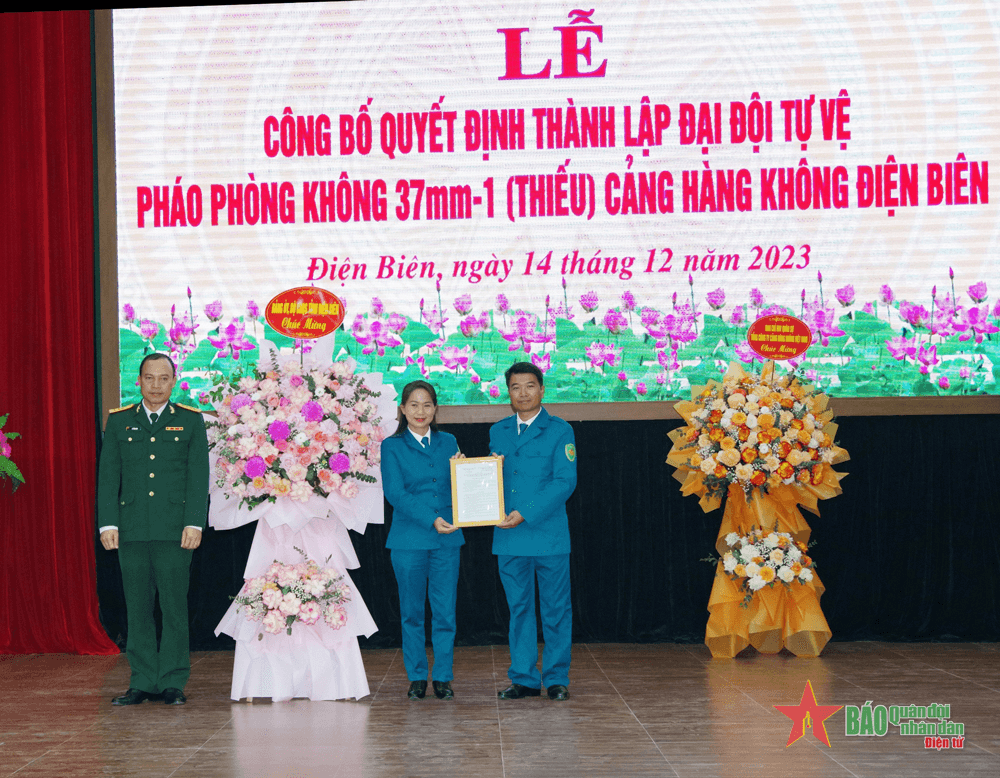 Công bố quyết định thành lập Đại đội tự vệ Pháo phòng không 37mm-1 (thiếu) Cảng hàng không Điện Biên