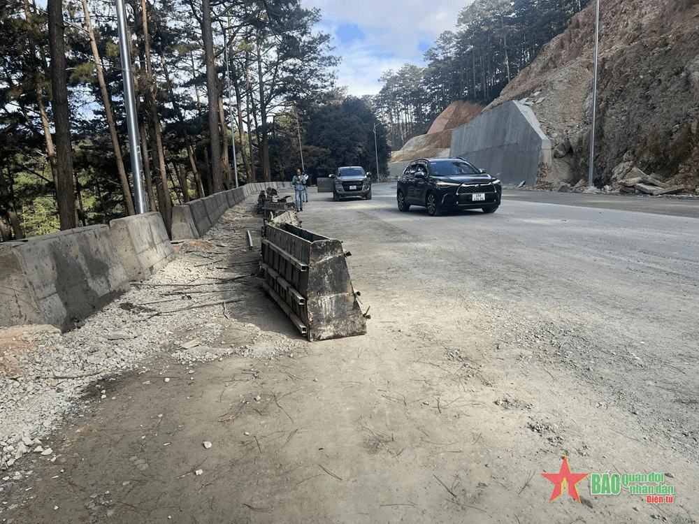 Đèo Prenn “lỡ hẹn" thông xe vào tháng 12 năm 2023