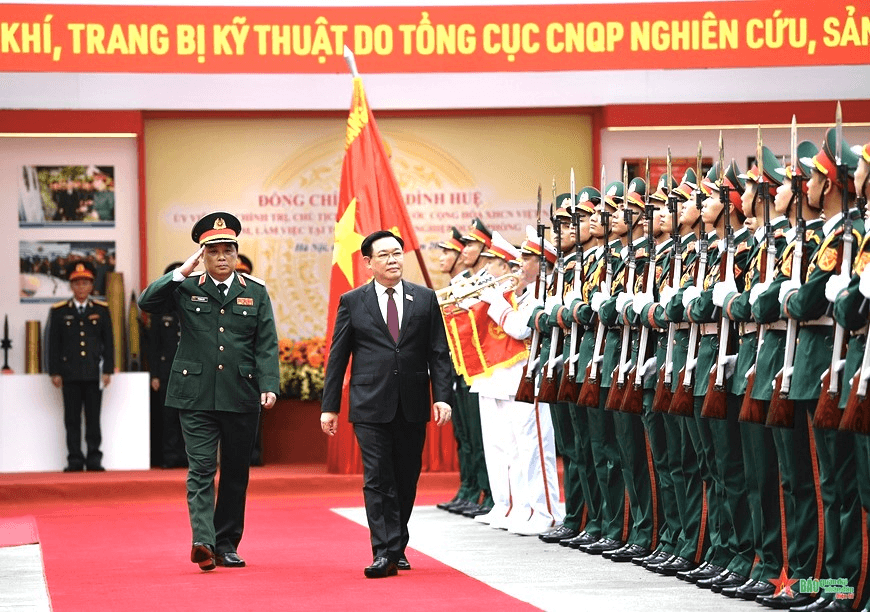 Chủ tịch Quốc hội Vương Đình Huệ thăm, làm việc với Tổng cục Công nghiệp Quốc phòng