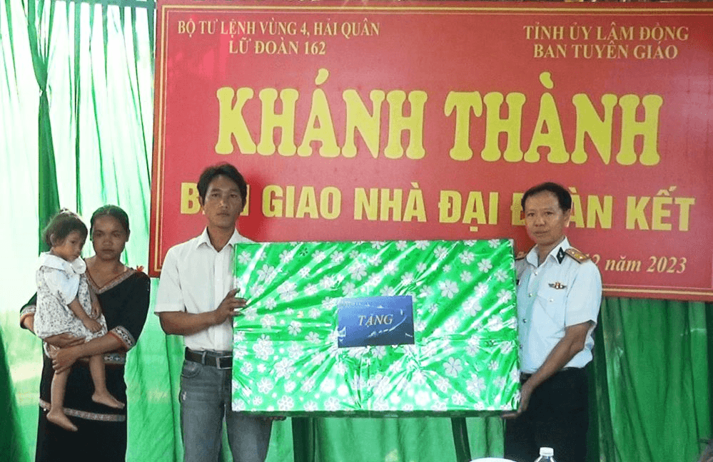 Lữ đoàn 162, Vùng 4 Hải quân: Khánh thành, bàn giao nhà "Đại đoàn kết"