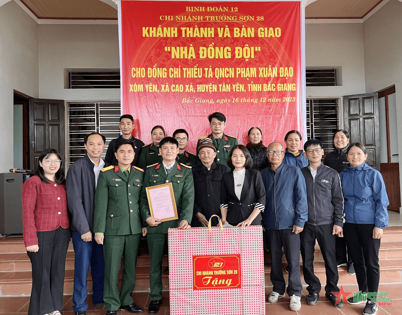 Chi nhánh Trường Sơn 28, Binh đoàn 12 trao “Nhà đồng đội” tặng quân nhân có hoàn cảnh đặc biệt khó khăn