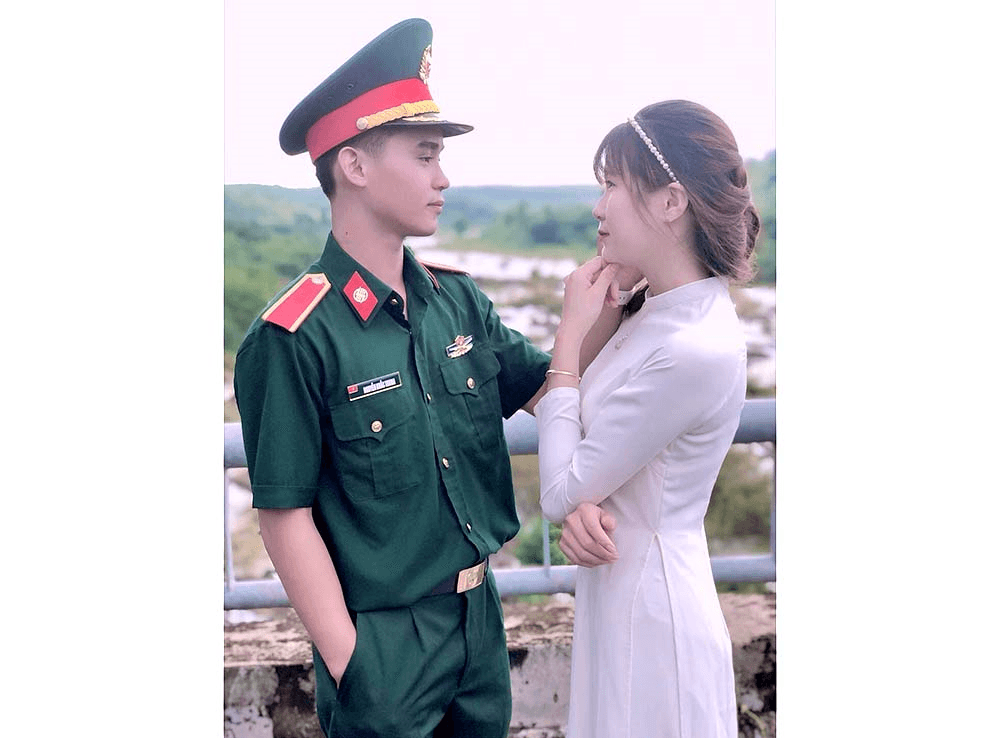Càng gần anh, em lại càng yêu anh