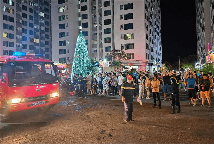 Cháy chung cư cao tầng ở Nha Trang, hàng trăm người dân hoảng loạn