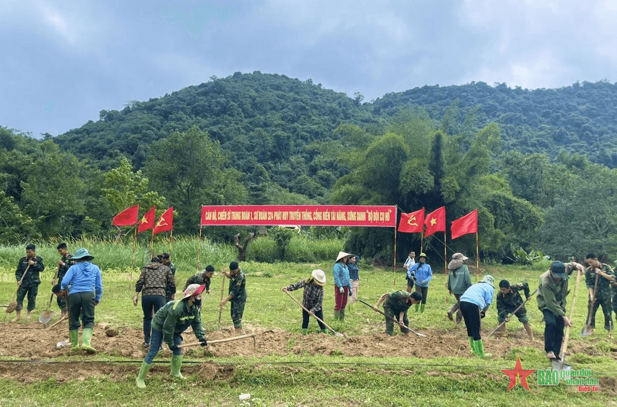 Hơn 1.500 cán bộ, chiến sĩ Quân khu 4 hành quân dã ngoại làm công tác dân vận