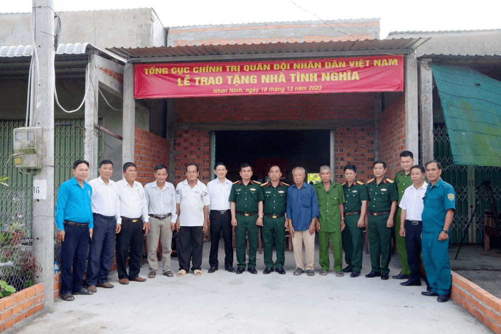 Tổng cục Chính trị Quân đội nhân dân Việt Nam trao tặng nhà tình nghĩa tại Long An