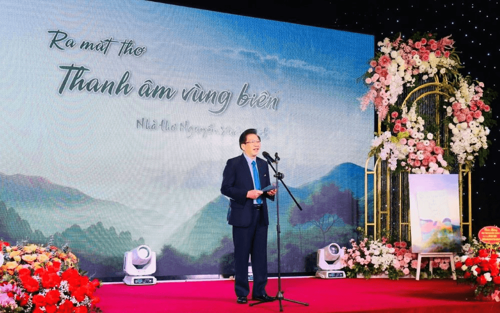 Từng câu thơ thắp lửa ấm biên cương