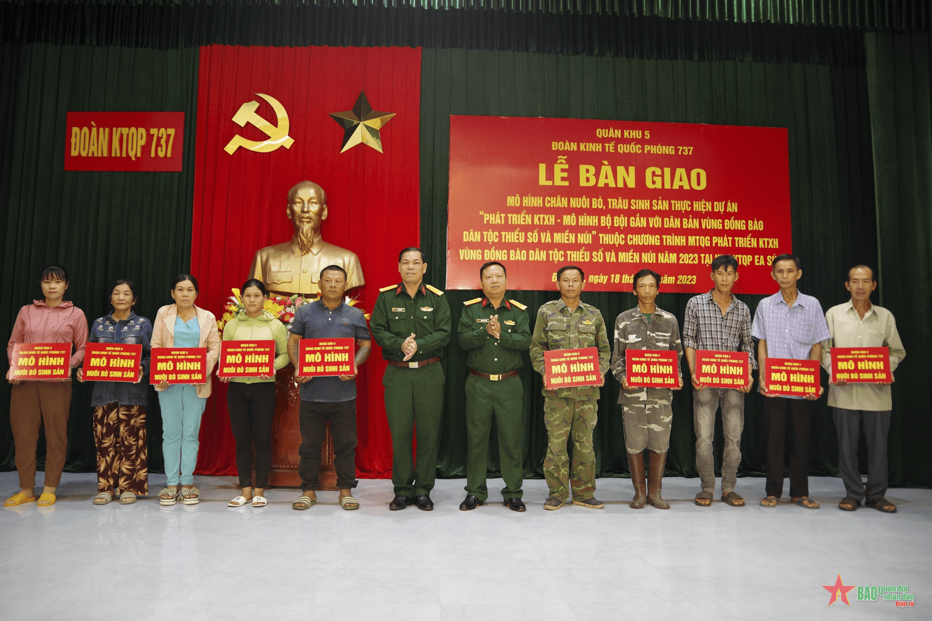 Đoàn Kinh tế-Quốc phòng 737, Quân khu 5 bàn giao mô hình chăn nuôi tại huyện Ea Súp, tỉnh Đắk Lắk