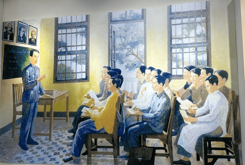 Trưng bày hơn 100 tài liệu, hiện vật về Chủ tịch Hồ Chí Minh và những cán bộ đầu tiên được Bác Hồ ươm mầm