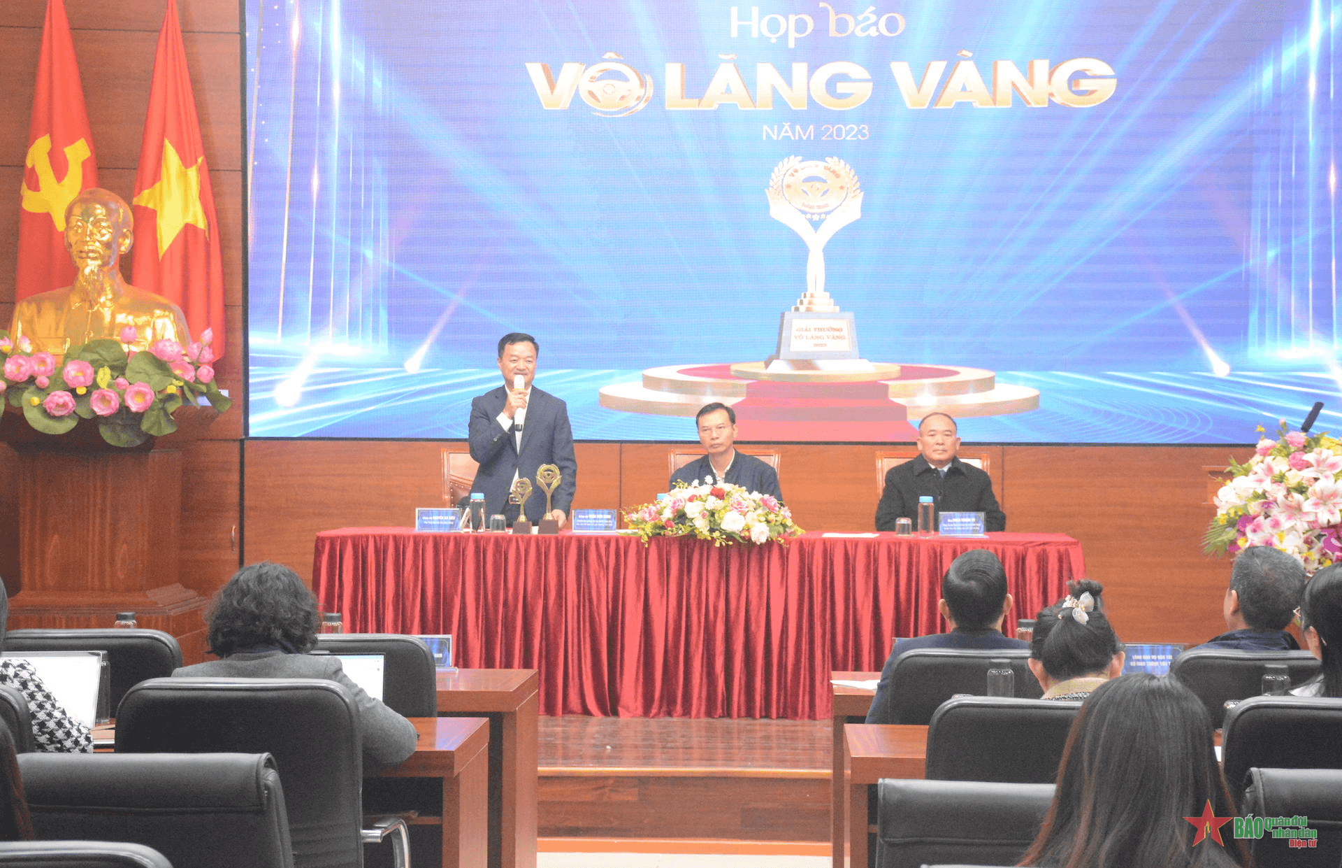 Tôn vinh lái xe, đơn vị vận tải bảo đảm an toàn giao thông với giải “Vô lăng vàng”