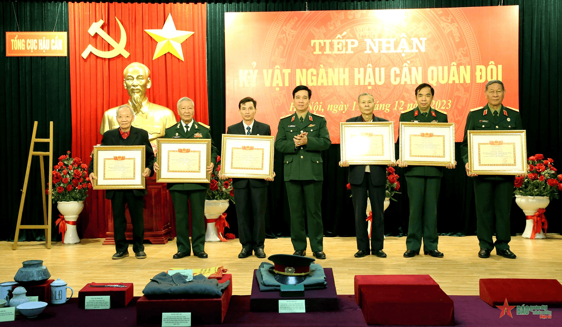 Tổng cục Hậu cần tiếp nhận gần 400 hiện vật ngành Hậu cần quân đội

​