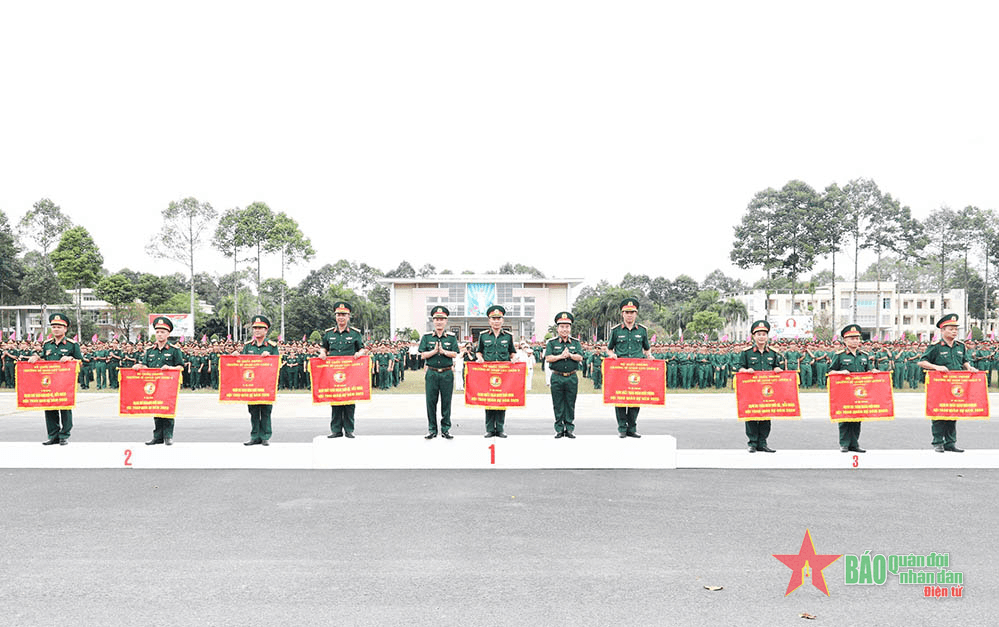 Trường Sĩ quan Lục quân 2 trao giải hội thao quân sự năm 2023