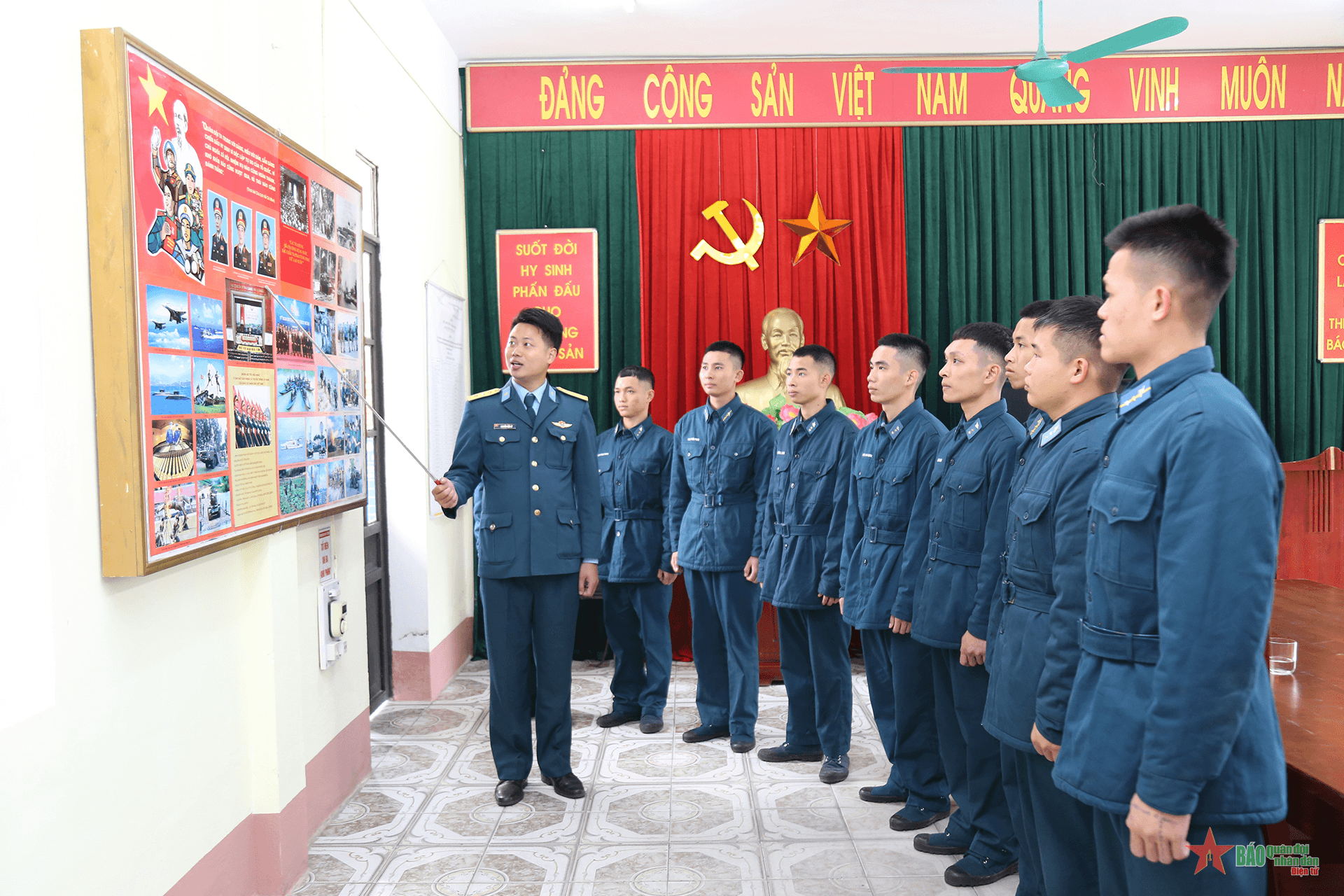 “4 cùng, 5 biết, 5 chủ động” ở Trung đoàn Tên lửa 213