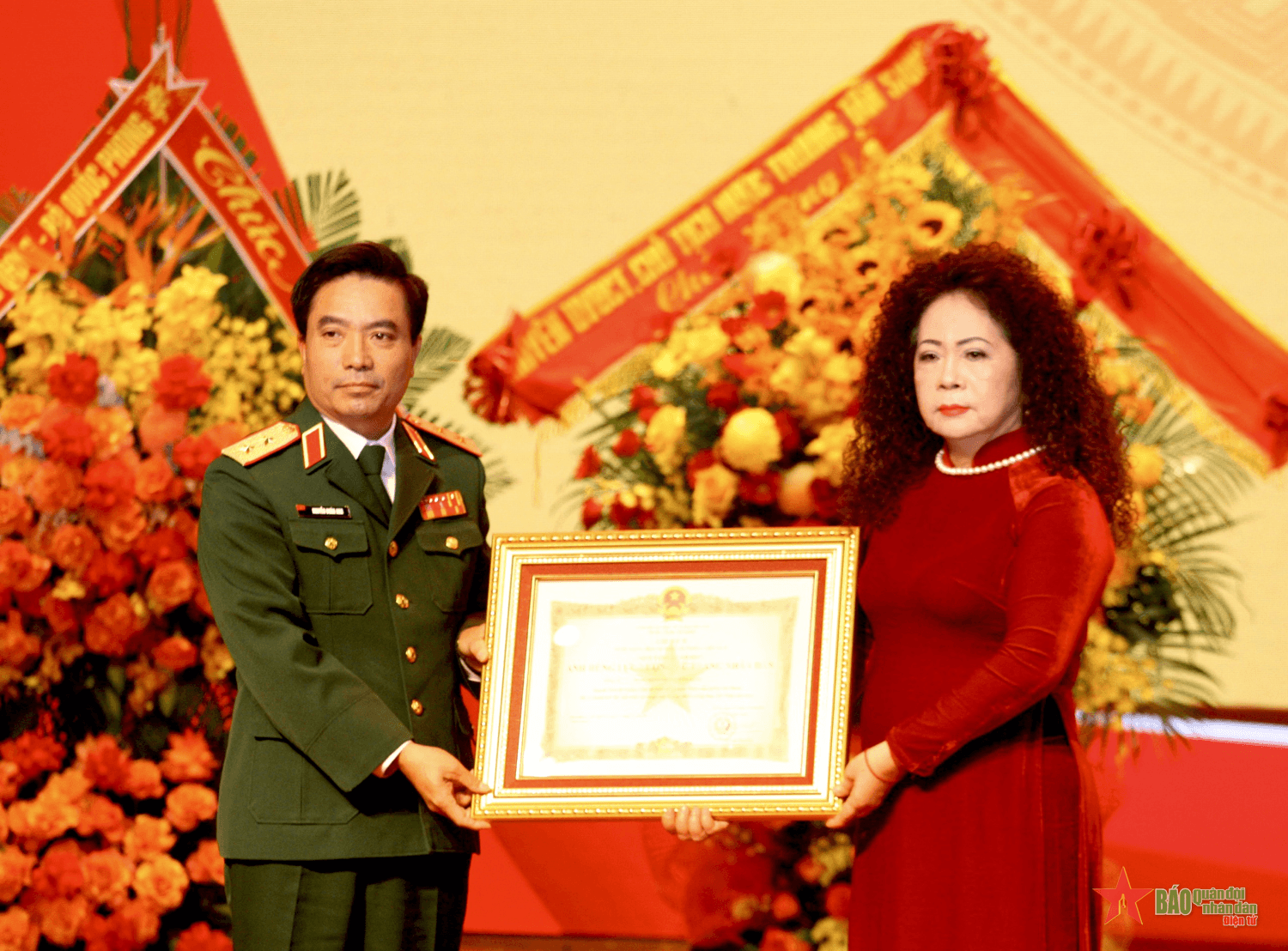 Truy tặng danh hiệu Anh hùng Lực lượng vũ trang nhân dân đối với Trung tướng Đặng Kinh