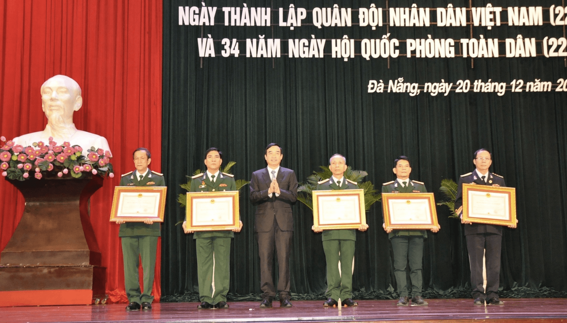 Thành phố Đà Nẵng gặp mặt cán bộ Quân đội nghỉ hưu
