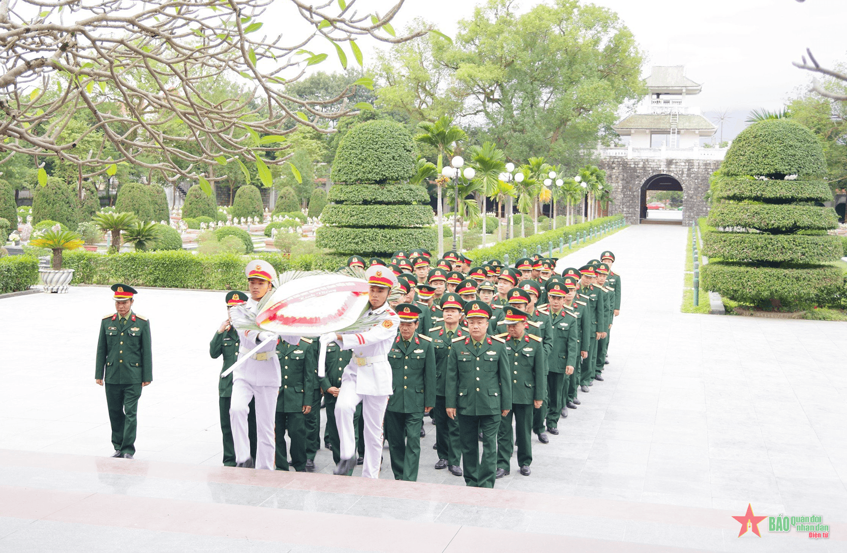 Bộ Chỉ huy Quân sự tỉnh Điện Biên dâng hương tưởng niệm các anh hùng liệt sĩ