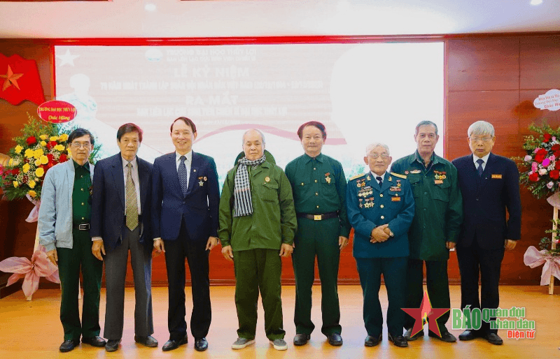 Ra mắt Ban liên lạc cựu sinh viên chiến sĩ Đại học Thủy Lợi