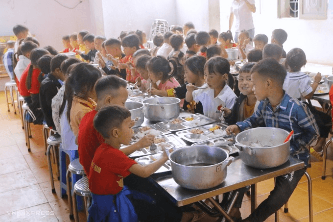 Thủ tướng: Rà soát điều kiện ăn, ở, sinh hoạt cho học sinh vùng cao