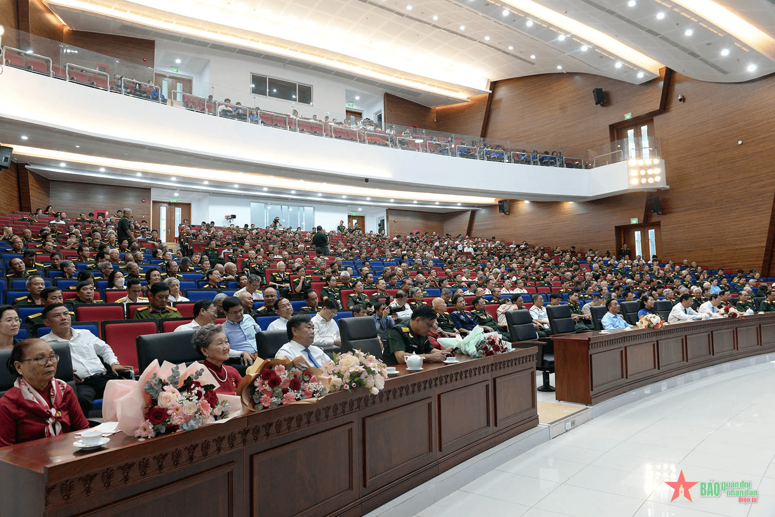 TP Hồ Chí Minh gặp mặt cán bộ cao cấp quân đội nghỉ hưu