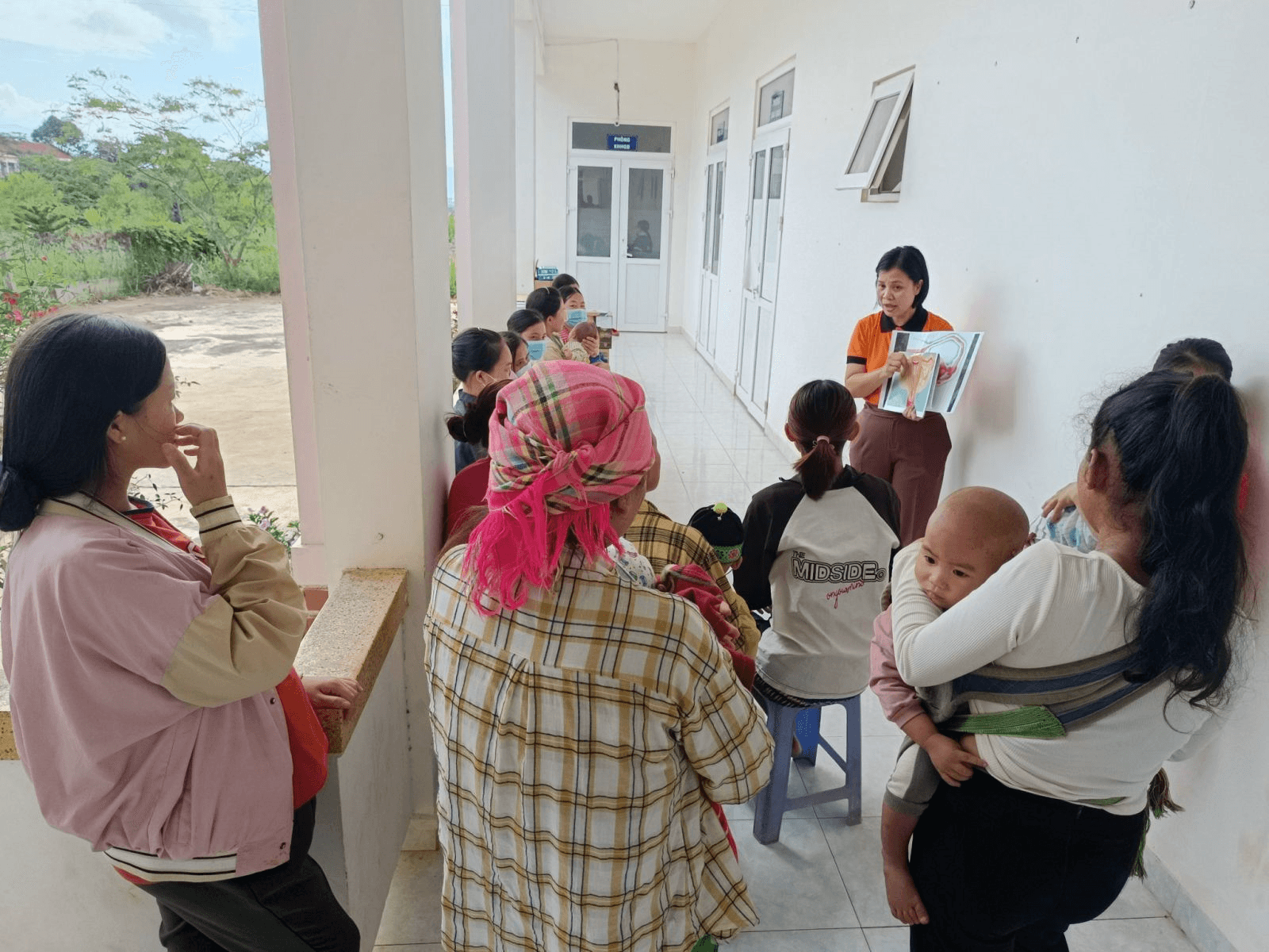 Hỏi-đáp pháp luật: Đảm bảo tiếng nói và sự tham gia thực chất của phụ nữ và trẻ em trong các hoạt động phát triển kinh tế - xã hội của cộng đồng, giám sát và phản biện; hỗ trợ phụ nữ tham gia lãnh đạo trong hệ thống chính trị