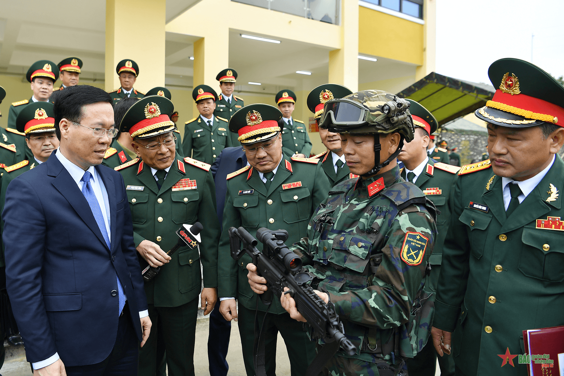 Chủ tịch nước Võ Văn Thưởng thăm và động viên cán bộ, chiến sĩ Lữ đoàn Trinh sát đặc nhiệm K3