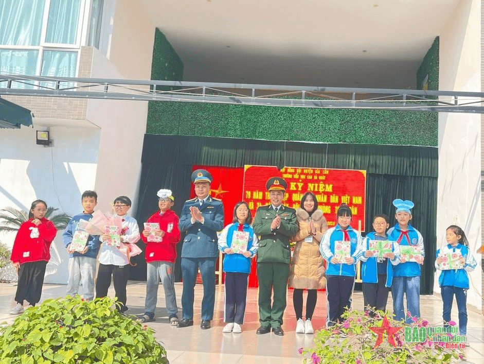 Tuổi trẻ Quân đội tổ chức gần 4.300 buổi tuyên truyền về truyền thống Quân đội