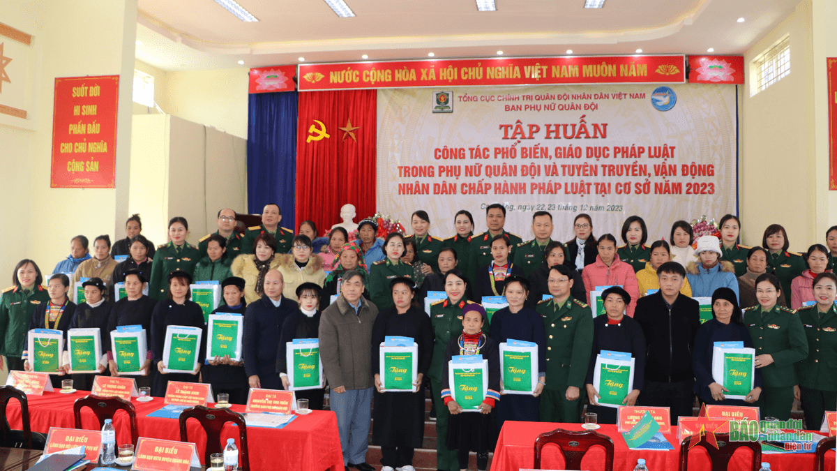 Tập huấn công tác phổ biến, giáo dục pháp luật trong phụ nữ Quân đội