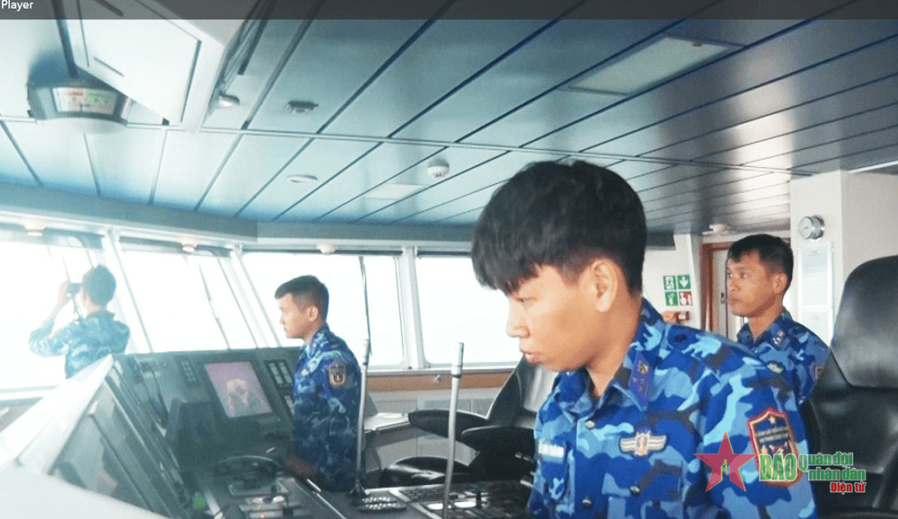 Vùng Cảnh sát biển 3 tích cực tìm kiếm các ngư dân mất tích trên biển
